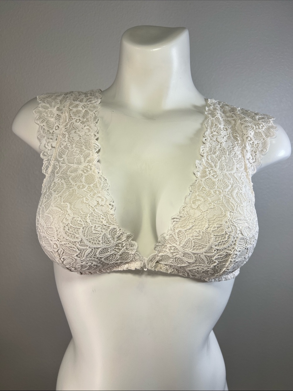 Victoria's Secret Ivory Lace Plunge Bralette SMALL